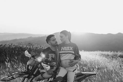 Sessão fotográfica de grávida no exterior'