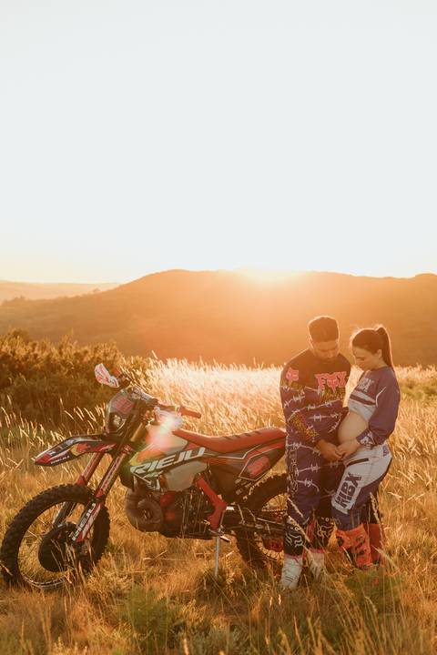 Sessão fotográfica de grávida no exterior'