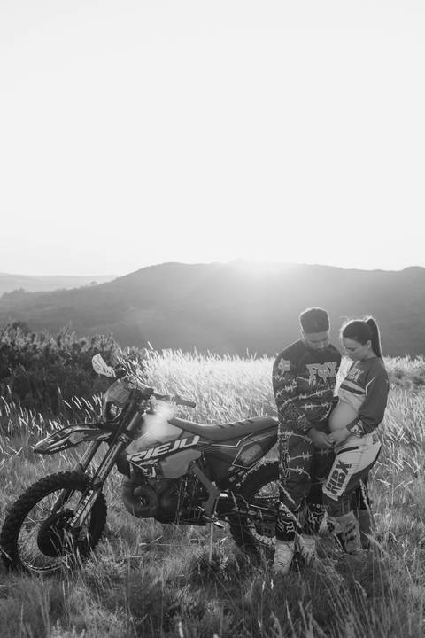 Sessão fotográfica de grávida no exterior'