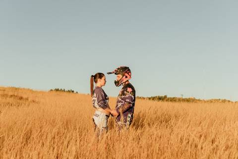 Sessão fotográfica de grávida no exterior'