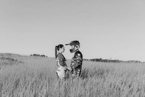 Sessão fotográfica de grávida no exterior'