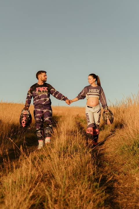 Sessão fotográfica de grávida no exterior'