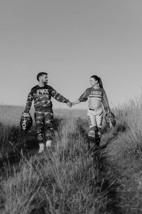 Sessão fotográfica de grávida no exterior'