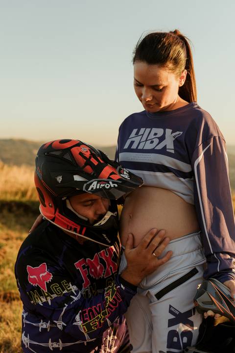 Sessão fotográfica de grávida no exterior'