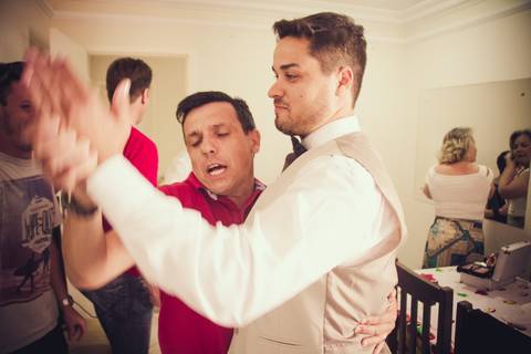 descontração making of do noivo casamento na praia'