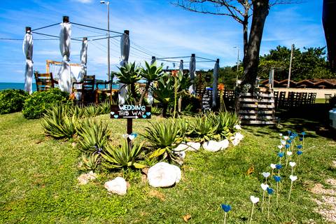 ambiente decorado casamento na praia de bombinhas no restaurante casa da praia'