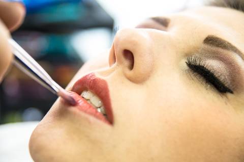 baton da noiva no casamento na praia '