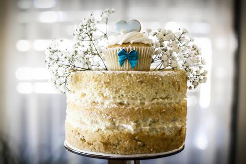 bolo de casamento naked casamento na praia'