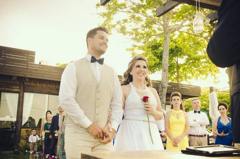 casamento de dia na praia em bombinhas'