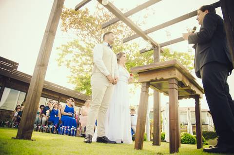 casamento de dia na praia em bombinhas ao por do sol'
