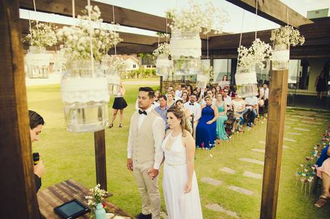 casamento de dia na praia em bombinhas ao por do sol'