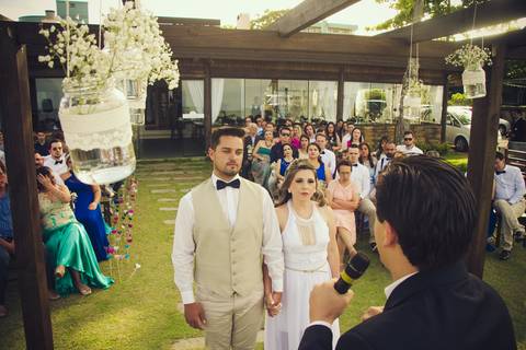 casamento de dia na praia em bombinhas ao por do sol'