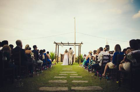casamento de dia na praia em bombinhas ao por do sol'