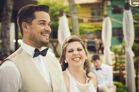 casamento de dia na praia em bombinhas ao por do sol'