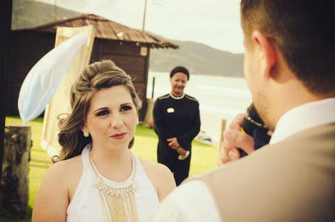 casamento de dia na praia em bombinhas ao por do sol'