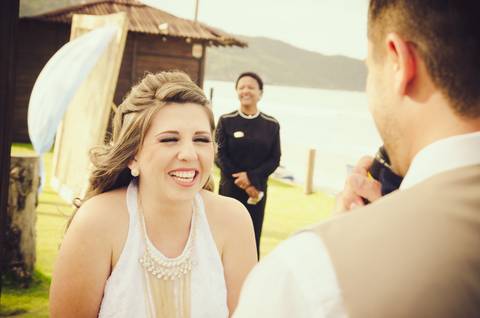 casamento de dia na praia em bombinhas ao por do sol'