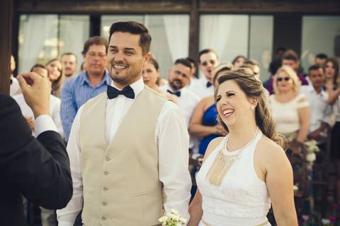 casamento de dia na praia em bombinhas ao por do sol'