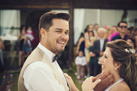 casamento de dia na praia em bombinhas ao por do sol'