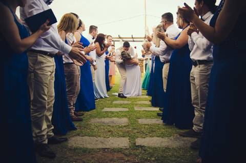 casamento de dia na praia em bombinhas ao por do sol'