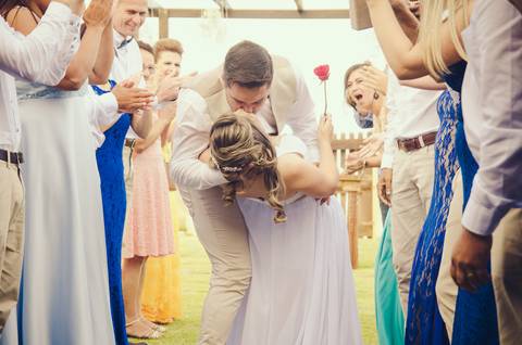casamento de dia na praia em bombinhas ao por do sol'
