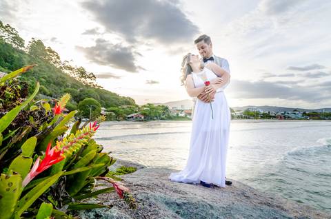 intervalo casamento de dia no restaurante casa da praia em bombinhas ao por do sol'