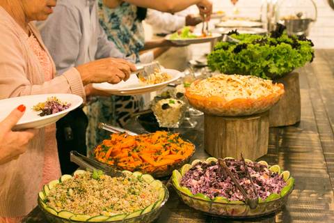 buffet de casamento  com frutos do mar no restaurante casa da paia eventos em bombinhas'