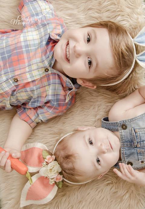 Páscoa Ensaio Temático coelhinho da páscoa coelho fotografia Niterói Rio de Janeiro Brasil irmãos'