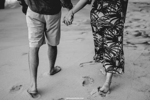 ensaio de casal praia vermelha rio de janeiro rj  bruna guerson pegadas casal andando'