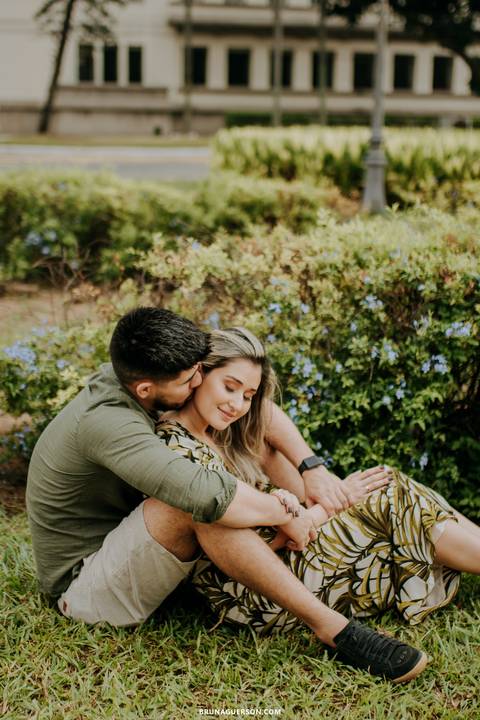 ensaio de casal praia vermelha rio de janeiro rj  bruna guerson urca casal sentado paisagem'