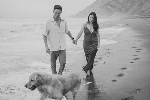 sesión de pareja fotografías de pre boda sesión familiar arya la perra fotos en blanco y negro fotógrafa de bodas alejandra ramos lima peru'