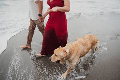 sesión pre boda familiar pre boda con mascota pet frendly sesion en playa lima peru'