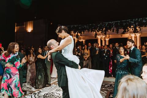 primer baile first dance novios felices recien casados fotografa de bodas en peru las mejores fotos'