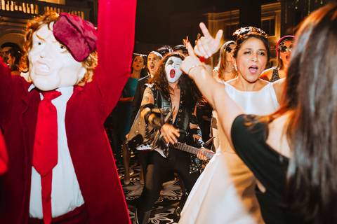 hora loca kiss fiesta bodas peruanas party wedding diversion'