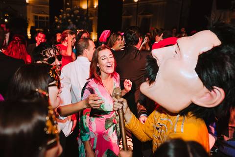 hermana del novio catalan momento de hora loca en boda peruana queen party momentos felices alegria hapy wedding peru fiesta'