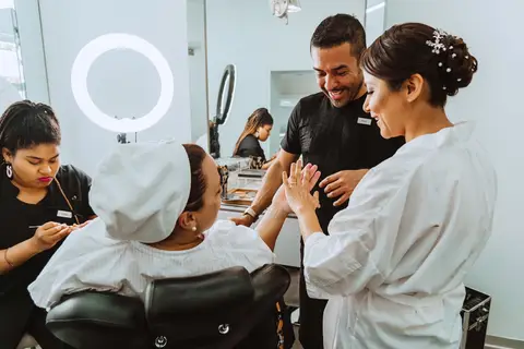 anillo amigos maquillaje alegria preparativos de novia '