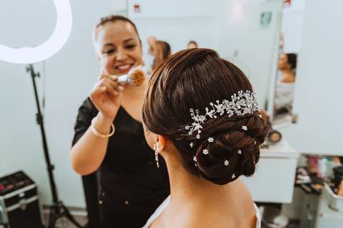 peinado mauqillaje make up en peluqueria specchi tiara de novia fotografa de bodas en peru momentos '