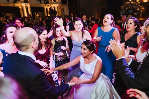 novios bailando y disfrutando de su boda en lima en puericultorio boda increible fiesta party los mejores momentos diversion  '