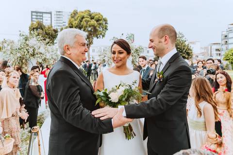 bodas peruanas al aire libre padre entrega a la novia a su futuro marido catalan risas amor love momentos unicos fotografa de bodas en peru '