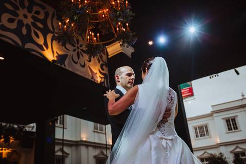 sesion de novios en salon de puericultorio de lima esposos recien casados fotografa de bodas en peru '
