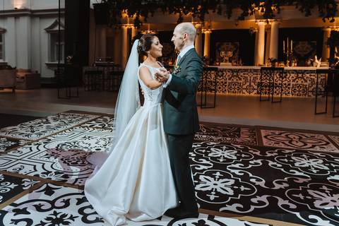 enamorados sesion de novios en puericultorio de lima recien casados amor lovre wedding peru fotografa de bodas en lima momentos unicos novios y bodas peruanas '