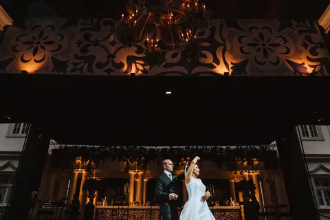 sesion de novios felices en puericultorio de lima baile amor wedding peru bodas peruanas'