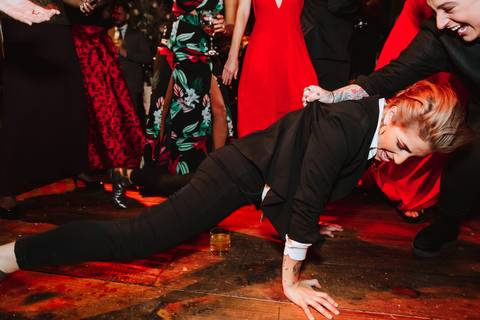 invitada bailando hasta el piso invitada especial una locura la fiesta wedding party increible fiesta en la boda bodas '