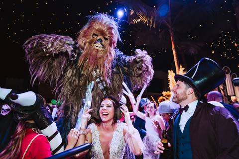 hora loca con tematica de star wars novia feliz esposa feliz esposos alegres '