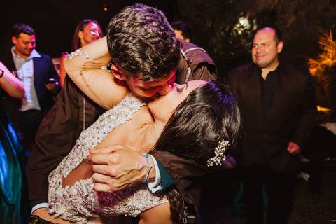 el gran beso esposos besandose felicidad amor lov bodas en lima los mejores esposos '