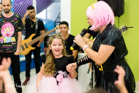 turma da tina animando o aniversario de 5 anos da helena em cachoeiro de itapemirim'
