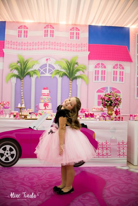Helena no seu aniversário de 5 anos tema casa da Barbie'