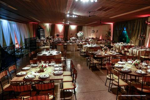 O casamento de  Daniele e rodrigo rolou na cida de Palmital - Sp   na Paroquia são sebastião  igreja matriz e a festa no Instituto Bola E Cidadania .
'