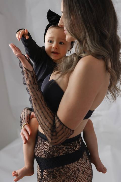 amor de mãe
colo de mãe
ligação
abraço
ternura
carinho
proteção
família
memórias
momentos
saudade
presença
afeto
conexão
gerações'