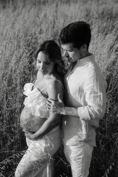 sessão fotográfica de gravidez, sessão de grávida, fotografia de gravidez, fotografia de maternidade, fotógrafa de gravidez, fotógrafo de grávidas, sessão de maternidade, fotos de gravidez, ensaio fotográfico de grávida, fotografia de gravidez a preto e b'
