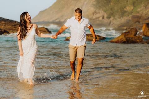 Ensaio Pré casamento na praia de Camboinhas em niterói'